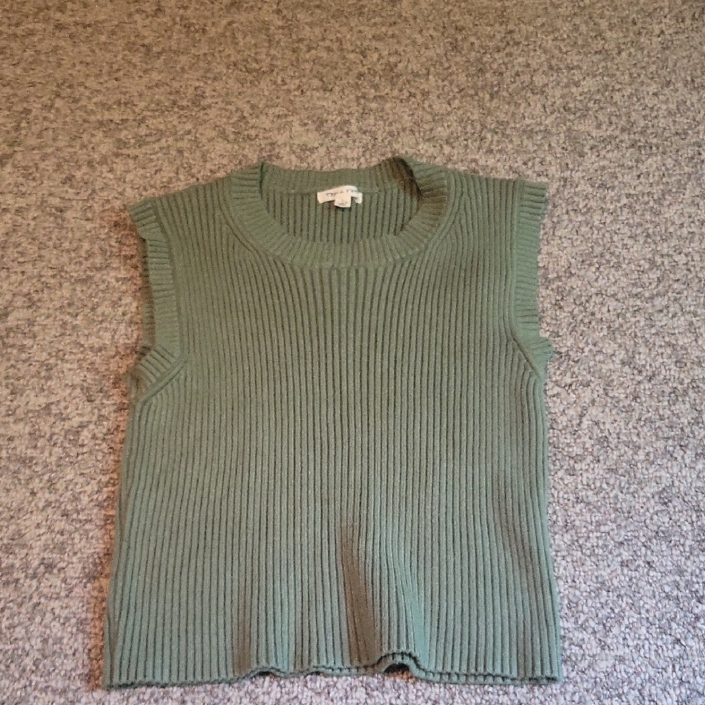 Tea N Rose Sleeveless Green Top